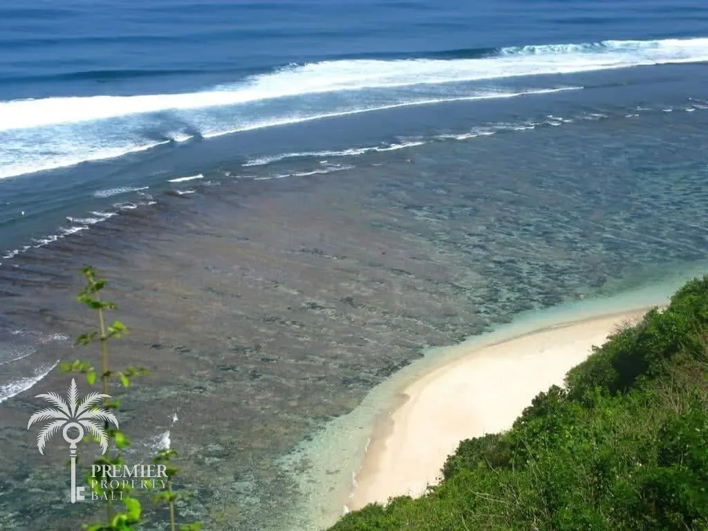 UNGASAN CLIFF — cliff-front land with 25 metres of direct ocean frontage — Ungasan, Bali (photo 1)