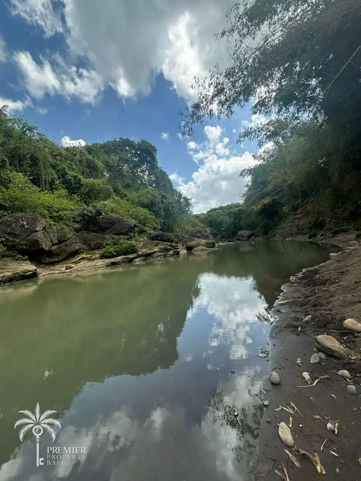 TABANAN RIVER — 3.17 hectares of riverside land zoned for hotel or resort development — Tabanan, Bali (photo 1)