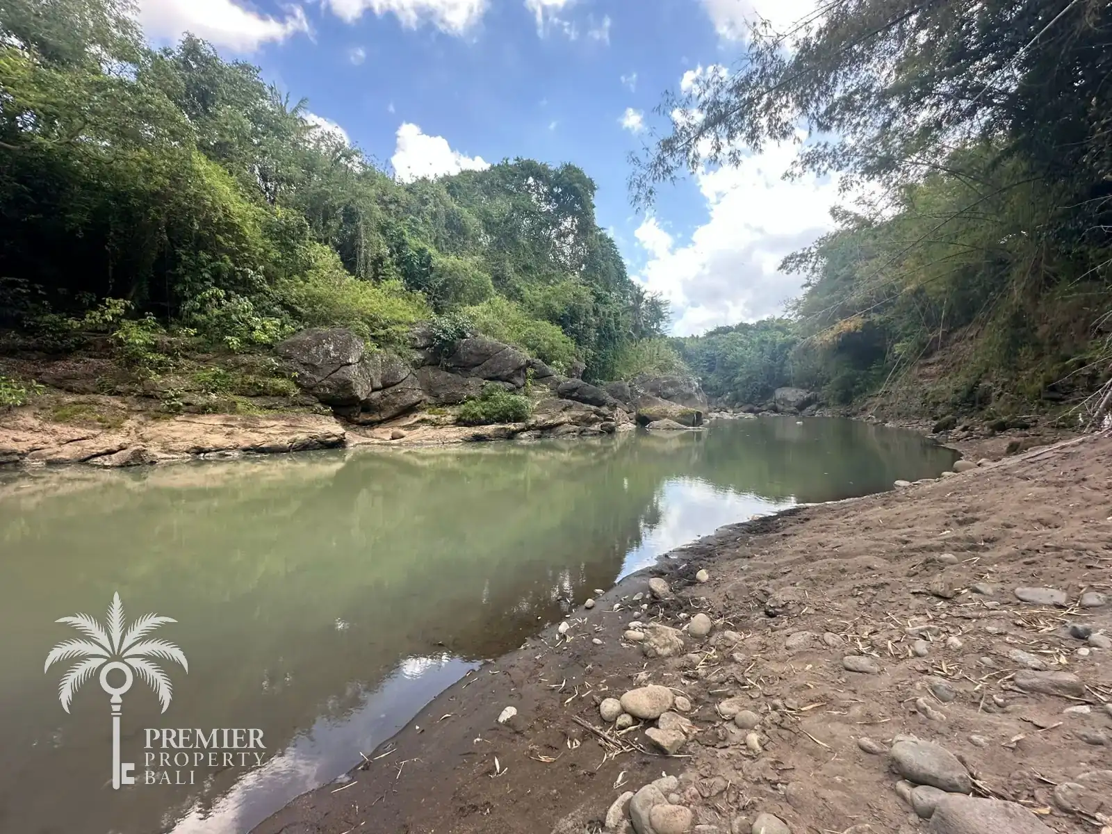 TABANAN RIVER — 3.17 hectares of riverside land zoned for hotel or resort development — Tabanan, Bali (photo 2)