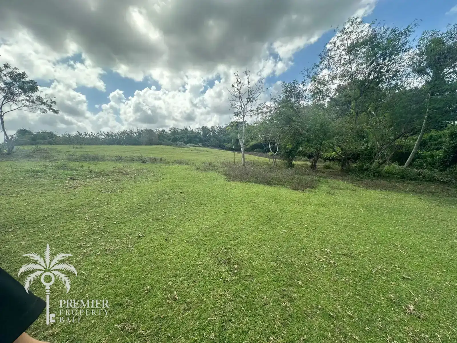 TABANAN RIVER — 3.17 hectares of riverside land zoned for hotel or resort development — Tabanan, Bali (photo 5)