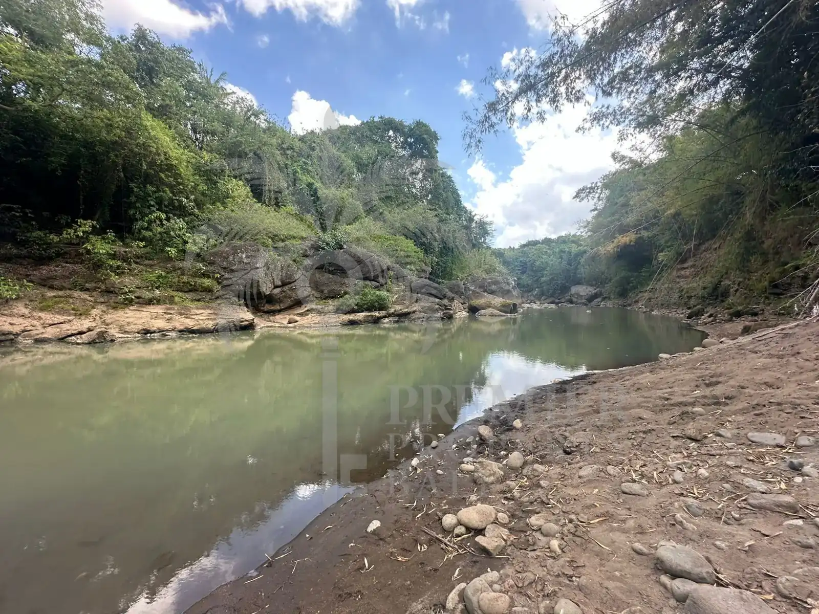 TABANAN RIVER — 3.17 hectares of riverside land zoned for hotel or resort development — Tabanan, Bali (photo 4)