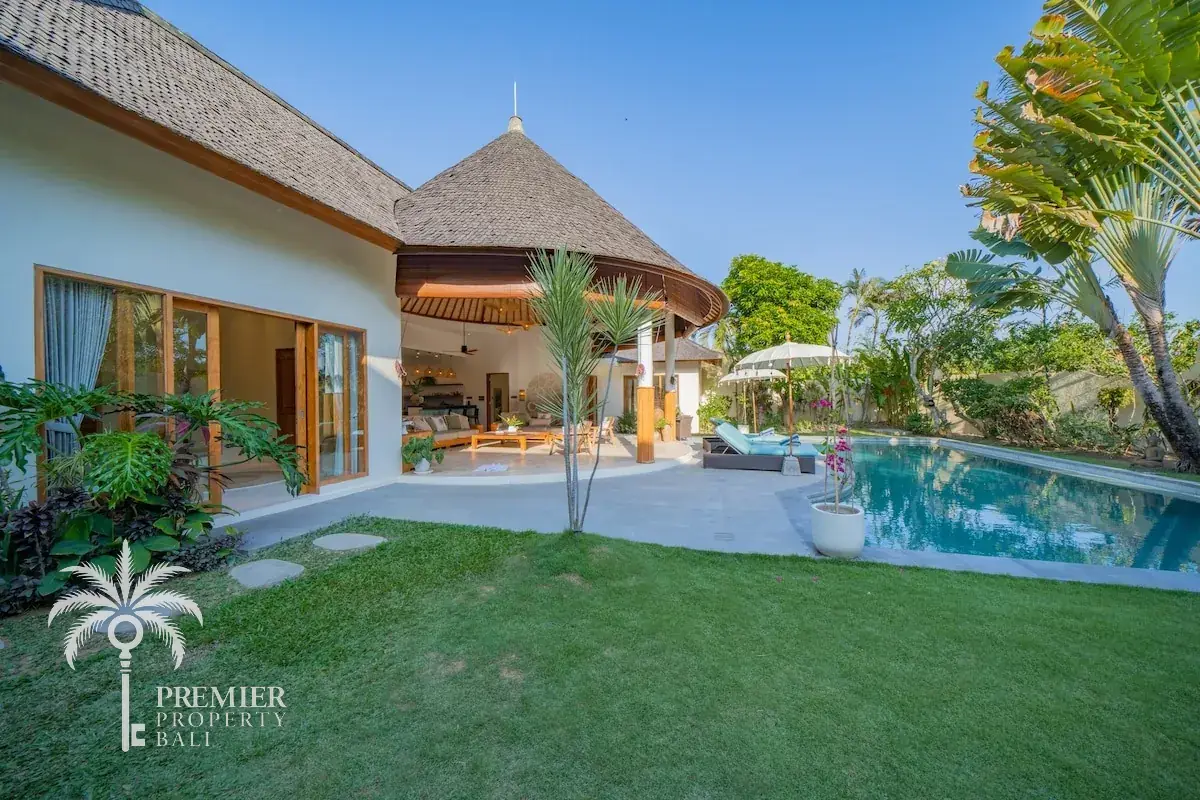 VILLA LEA — 4BR family villa with large private pool, tropical garden and gazebo — Seminyak, Bali (photo 2)
