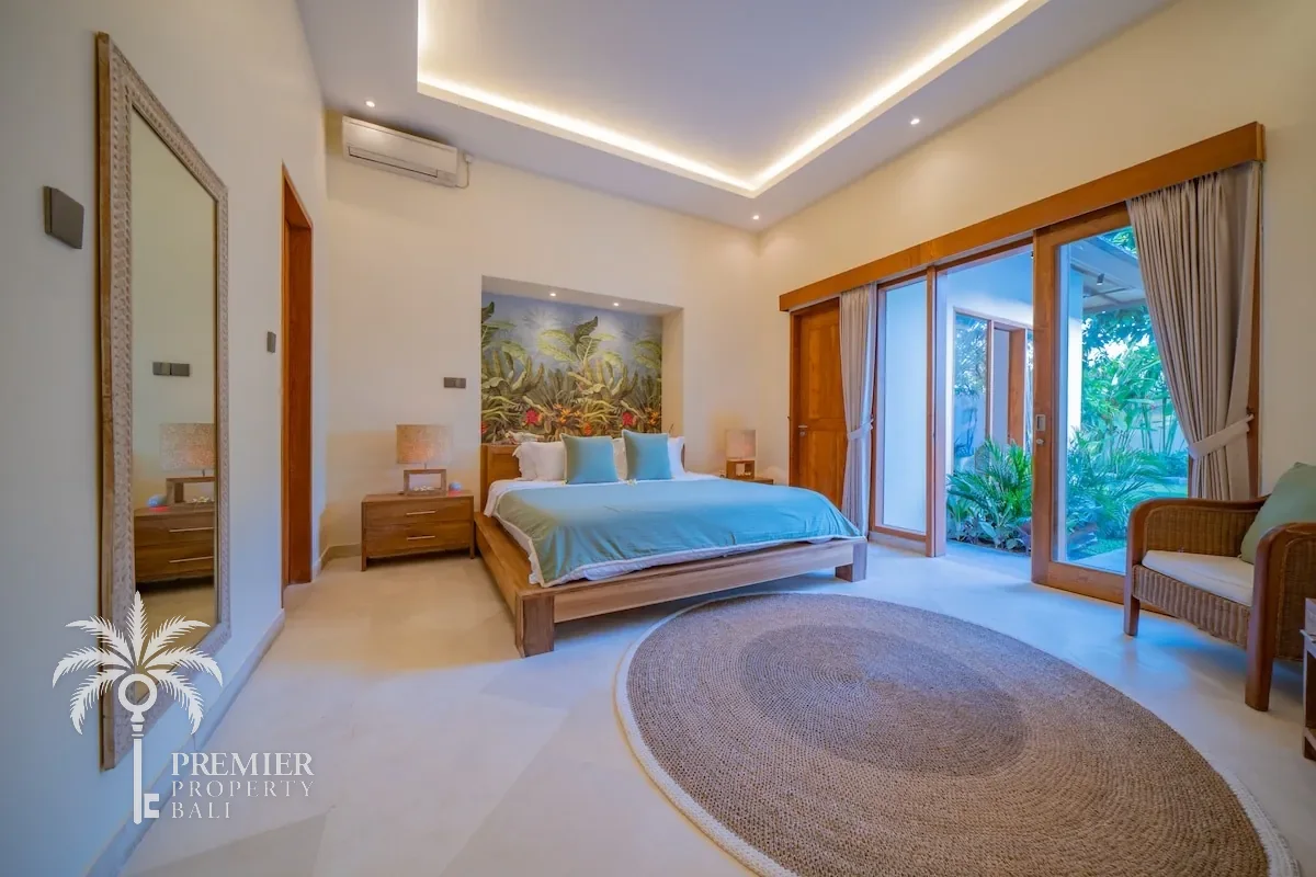 VILLA LEA — 4BR family villa with large private pool, tropical garden and gazebo — Seminyak, Bali (photo 3)