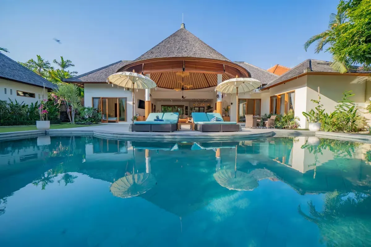 SEMINYAK ESTATE — 5BR villa with large private pool and gazebo, ideal for groups — Seminyak, Bali (photo 1)