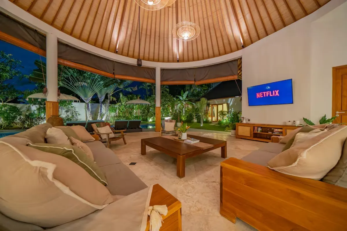 SEMINYAK ESTATE — 5BR villa with large private pool and gazebo, ideal for groups — Seminyak, Bali (photo 3)