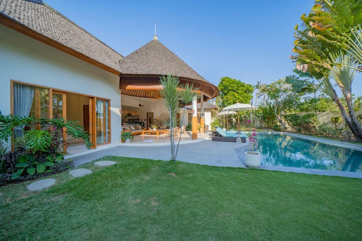 SEMINYAK ESTATE — 5BR villa with large private pool and gazebo, ideal for groups — Seminyak, Bali (photo 4)