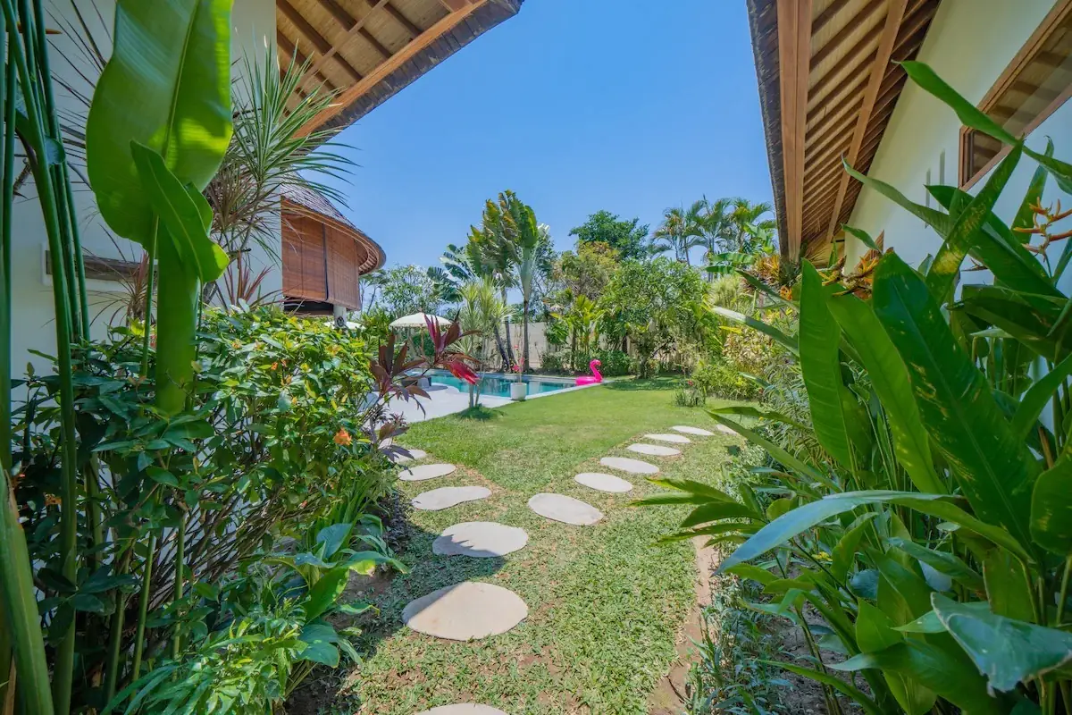 SEMINYAK VILLA — 3BR Balinese villa with private pool and tropical gazebo — Seminyak, Bali (photo 4)