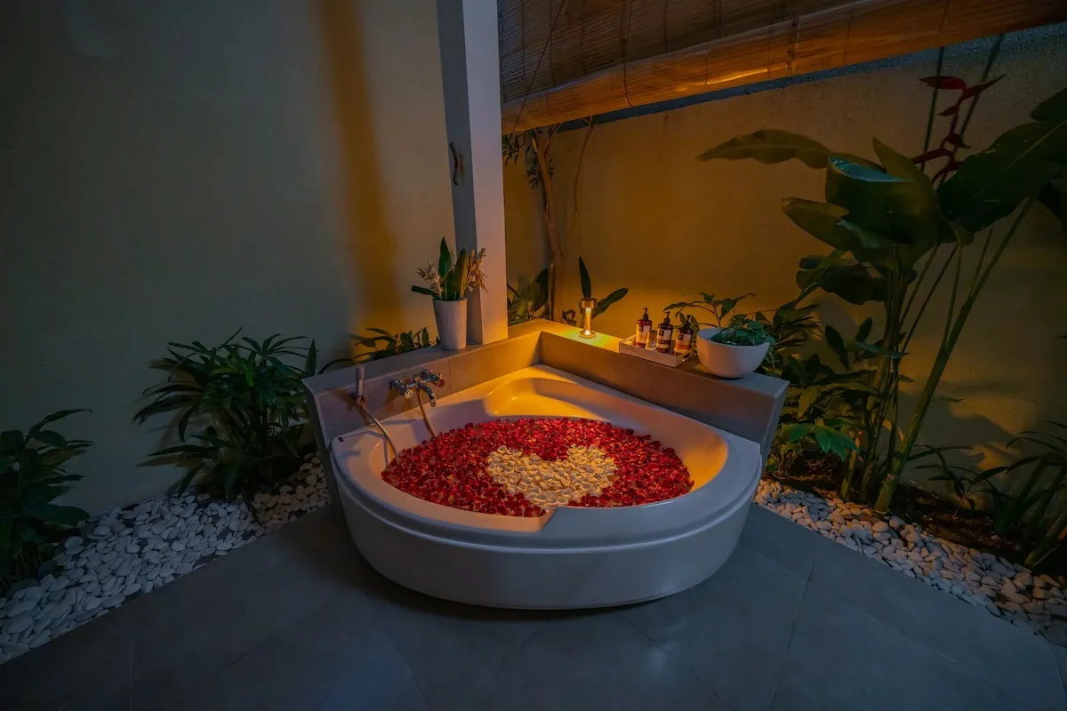 SEMINYAK VILLA — 3BR Balinese villa with private pool and tropical gazebo — Seminyak, Bali (photo 5)