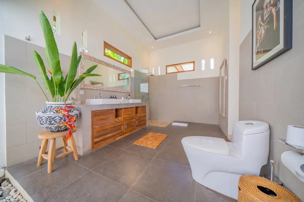 SEMINYAK VILLA — 3BR Balinese villa with private pool and tropical gazebo — Seminyak, Bali (photo 6)