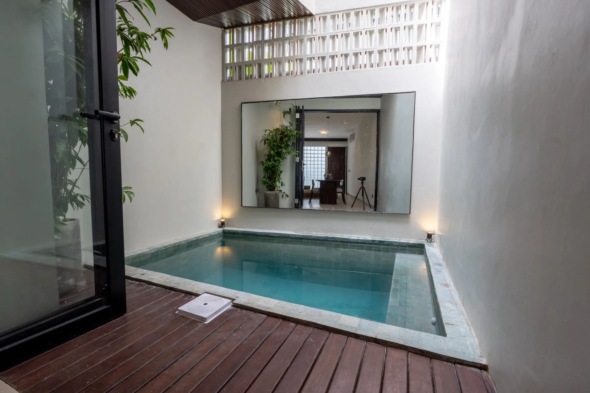 ARIA — turnkey loft-style 1BR with unique open-plan tropical design — Berawa, Bali (photo 3)