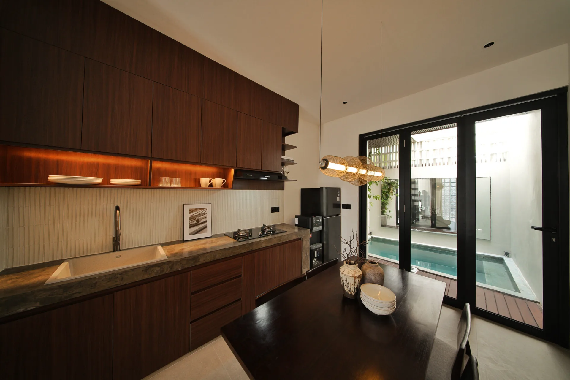 ARIA — turnkey loft-style 1BR with unique open-plan tropical design — Berawa, Bali (photo 5)