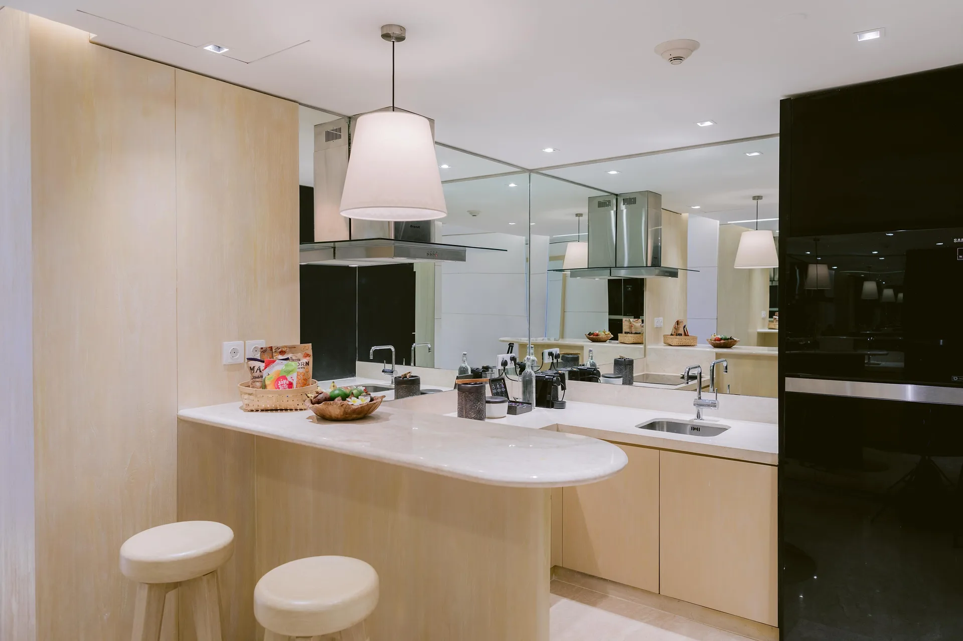 AZURE — spacious 1BR oceanfront suite inside a luxury resort — Canggu, Bali (photo 6)