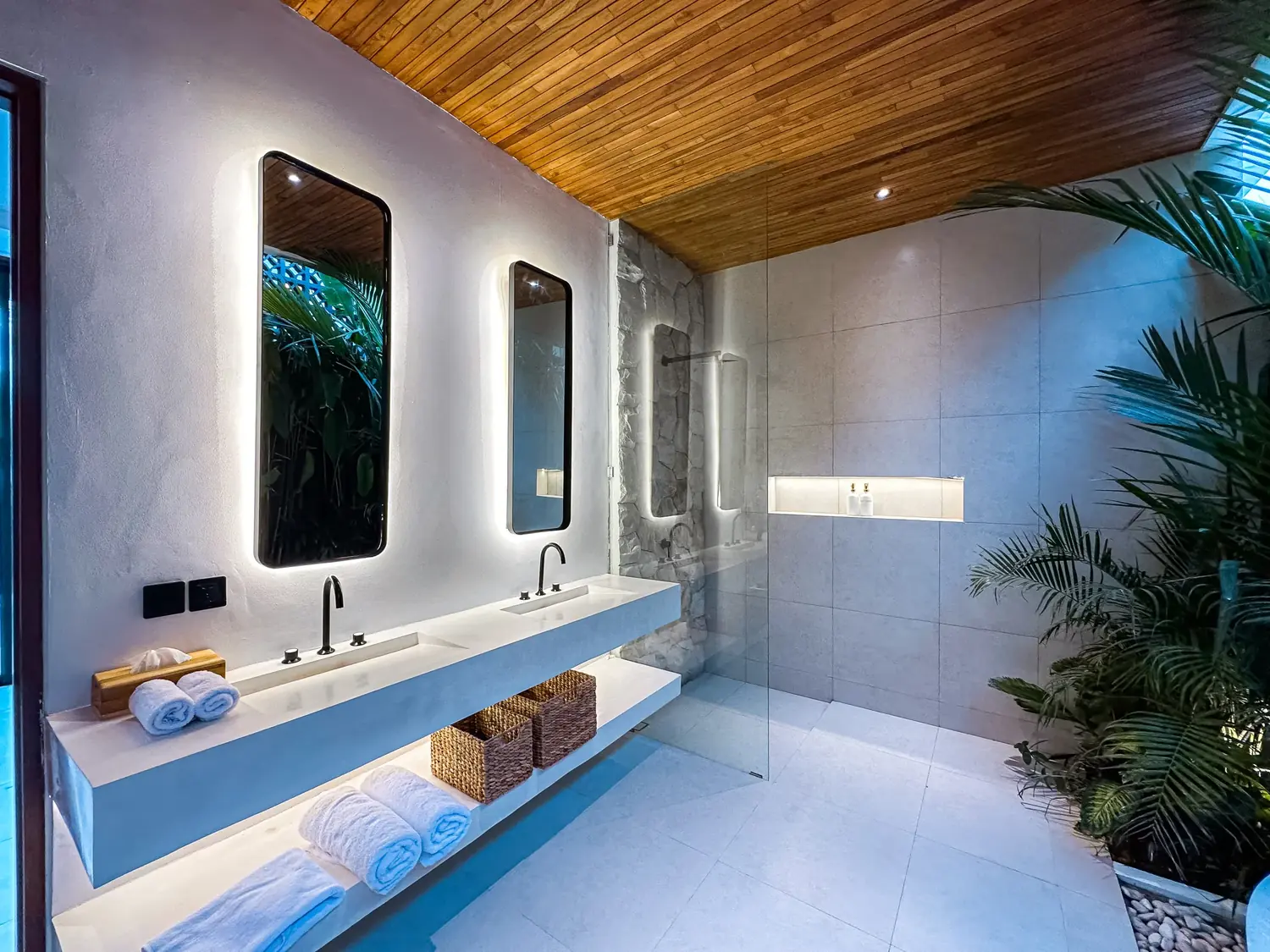 VERA VILLA, Pererenan, Bali — photo 20