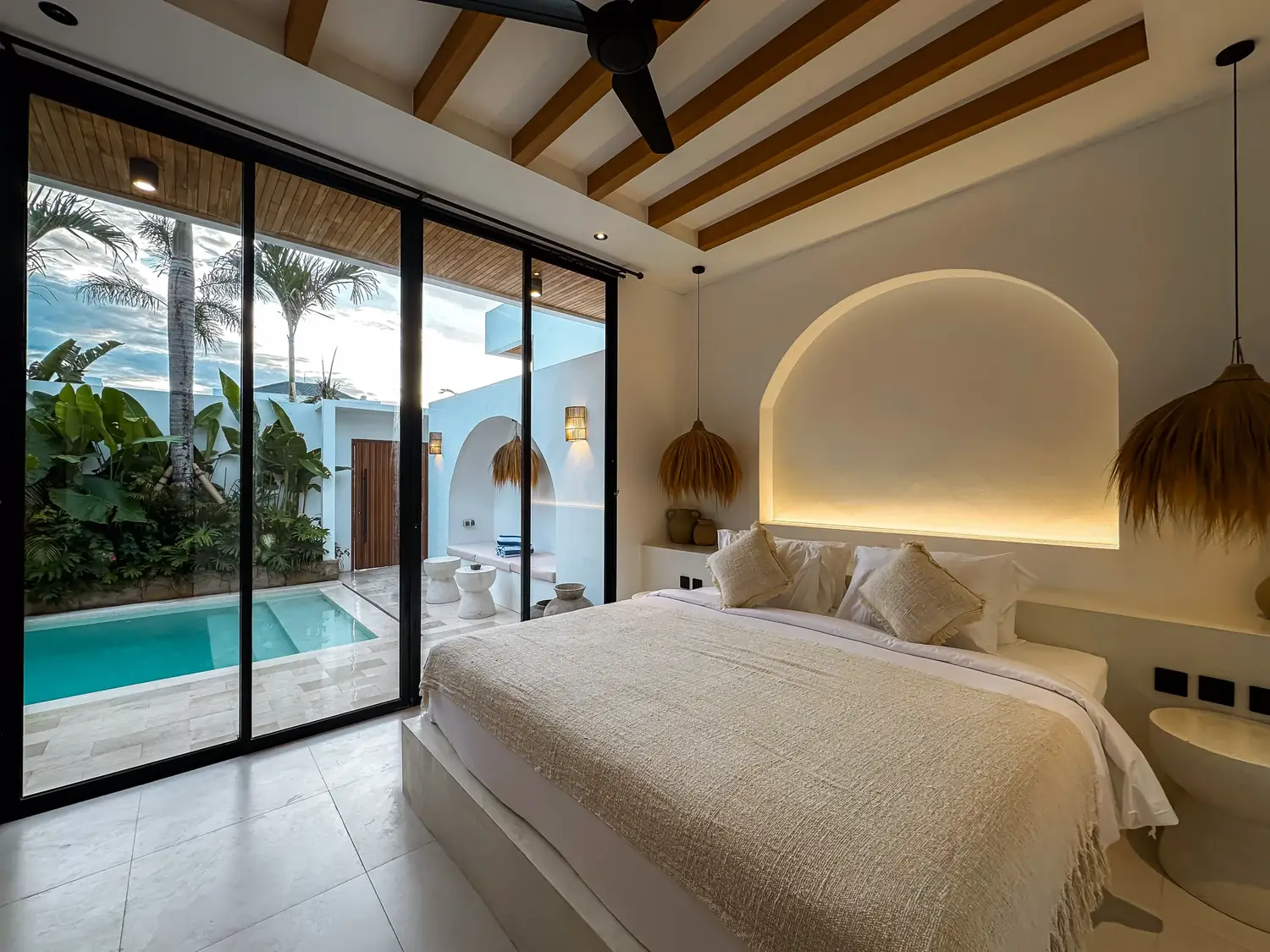 VERA VILLA, Pererenan, Bali — photo 15