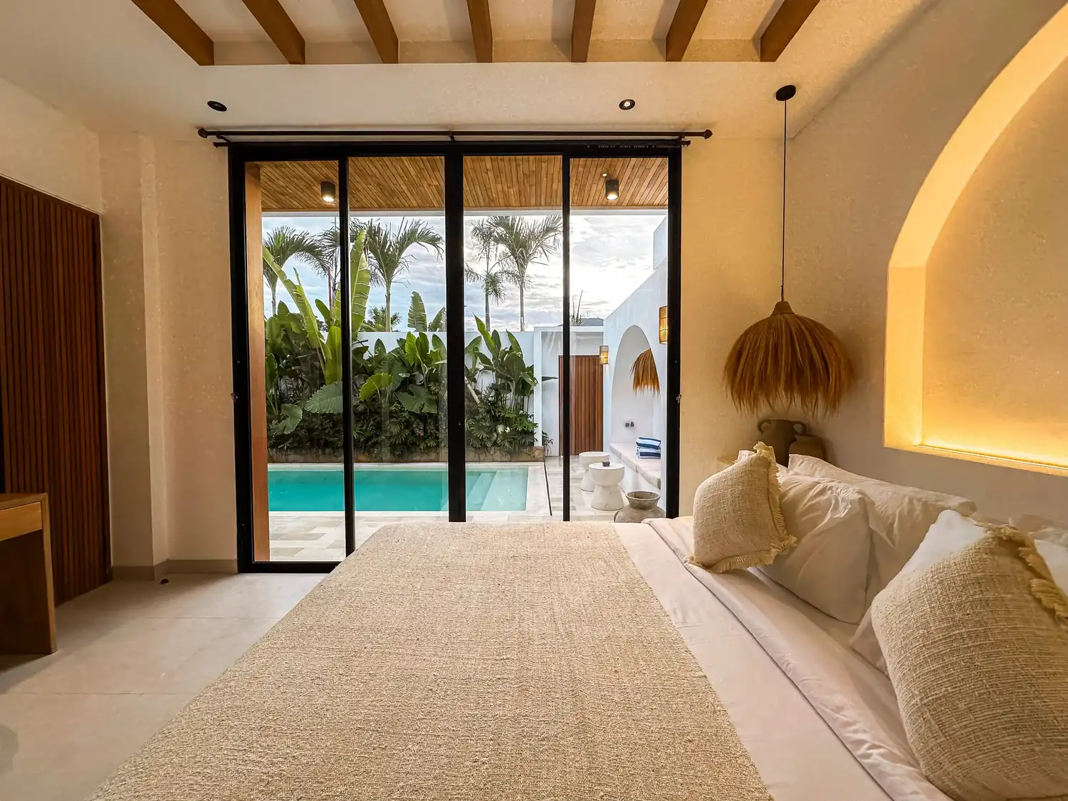VERA VILLA, Pererenan, Bali — photo 16