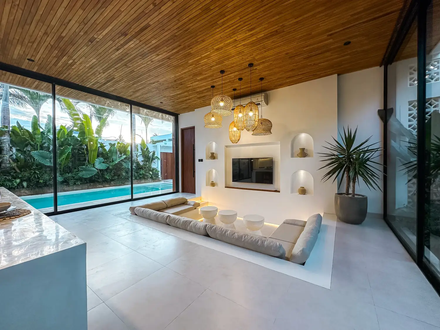 VERA VILLA, Pererenan, Bali — photo 11