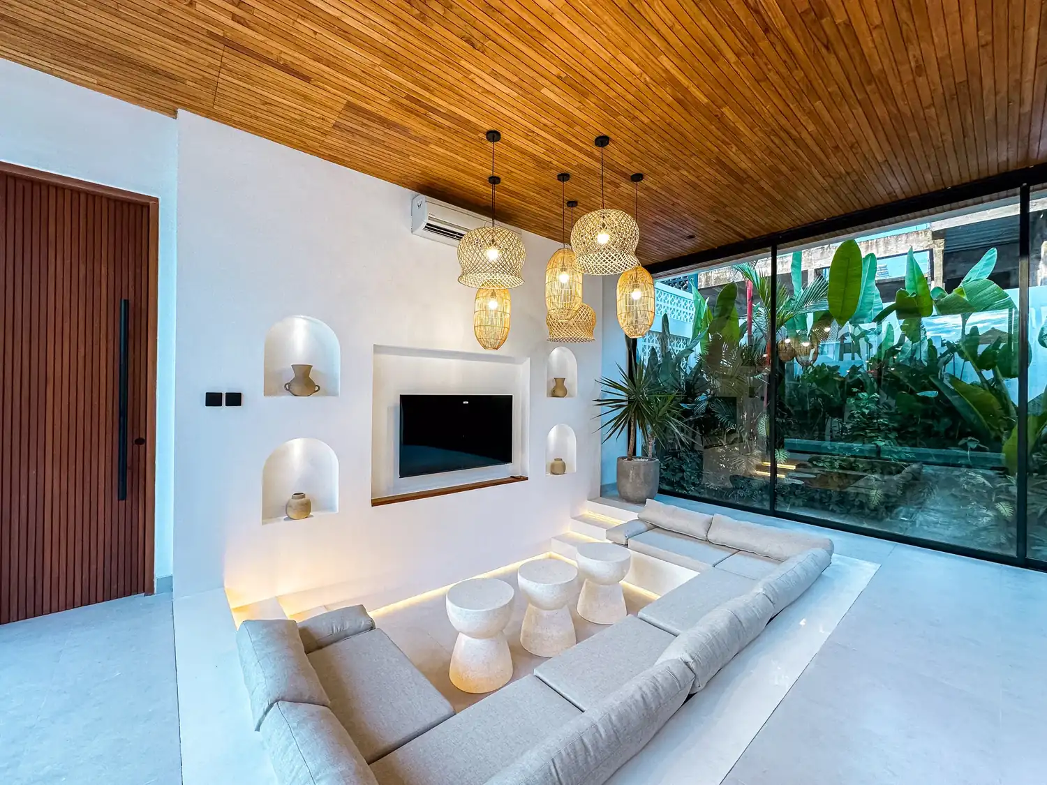 VERA VILLA, Pererenan, Bali — photo 12