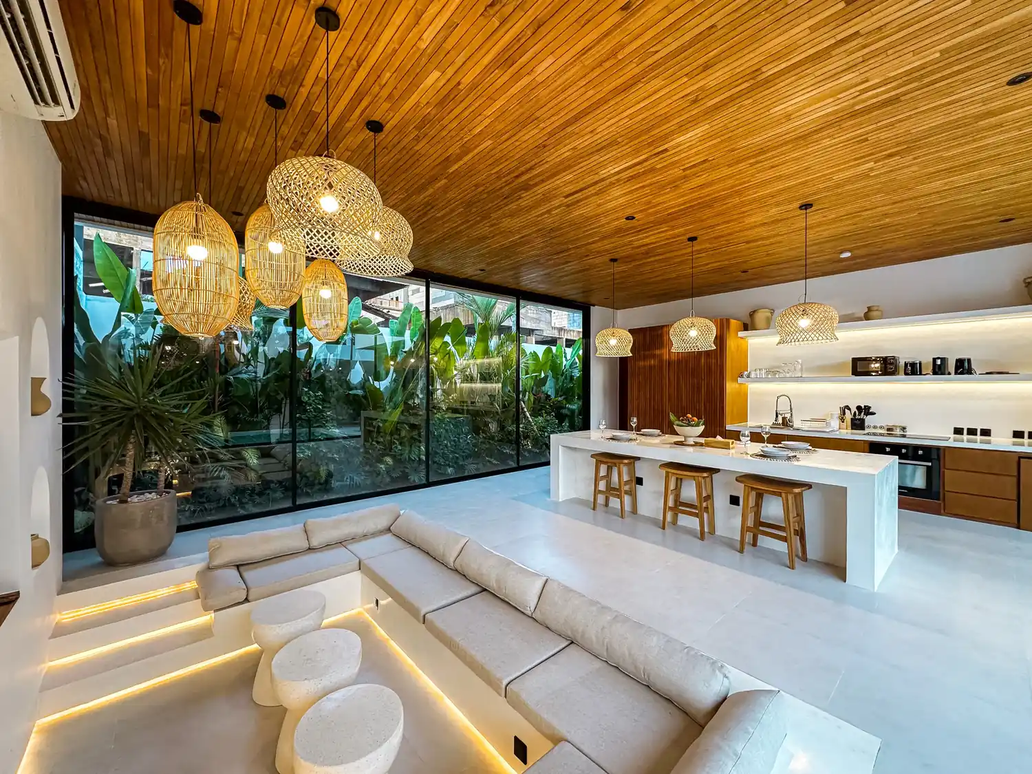 VERA VILLA, Pererenan, Bali — photo 10