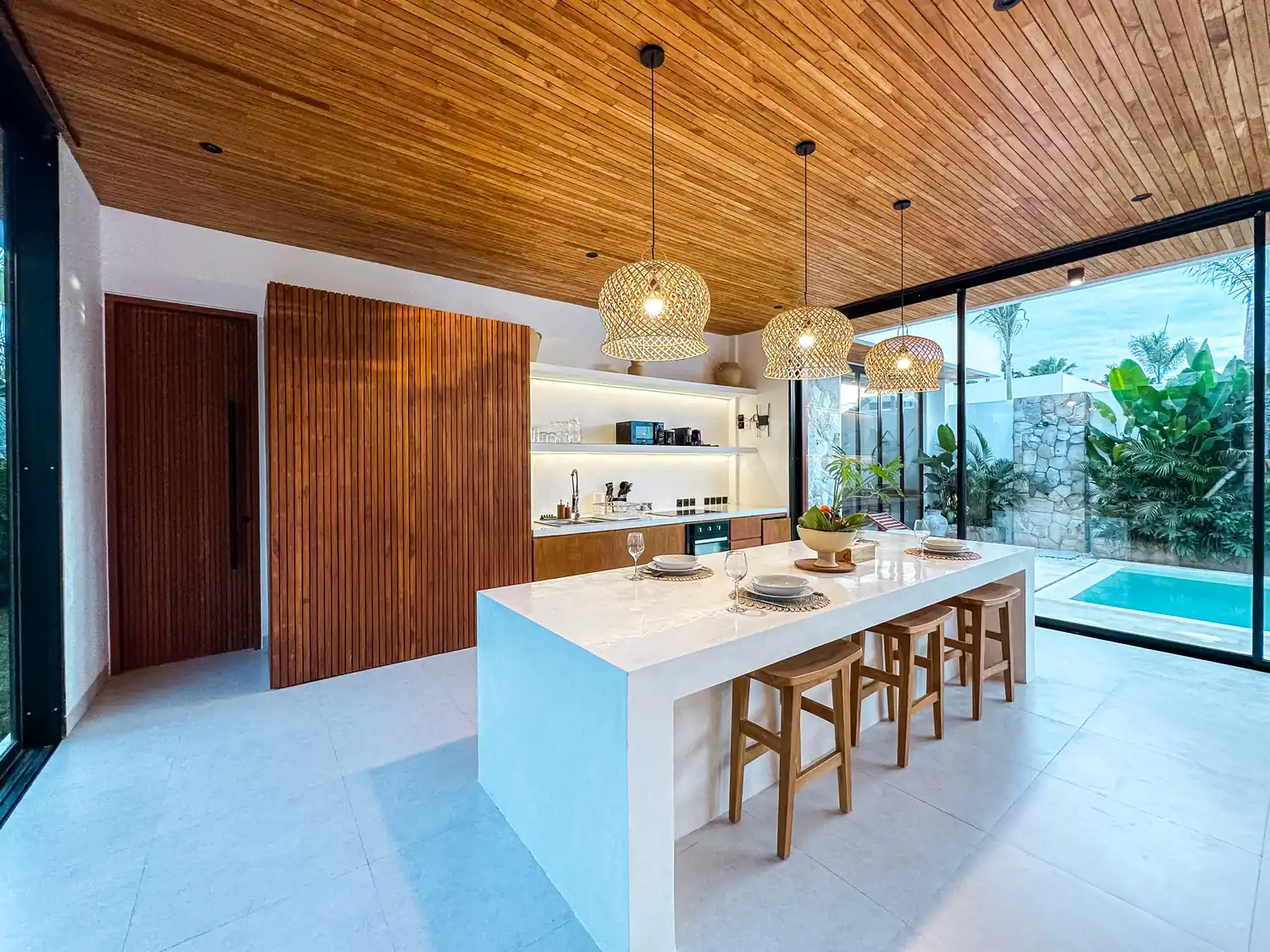 VERA VILLA, Pererenan, Bali — photo 13