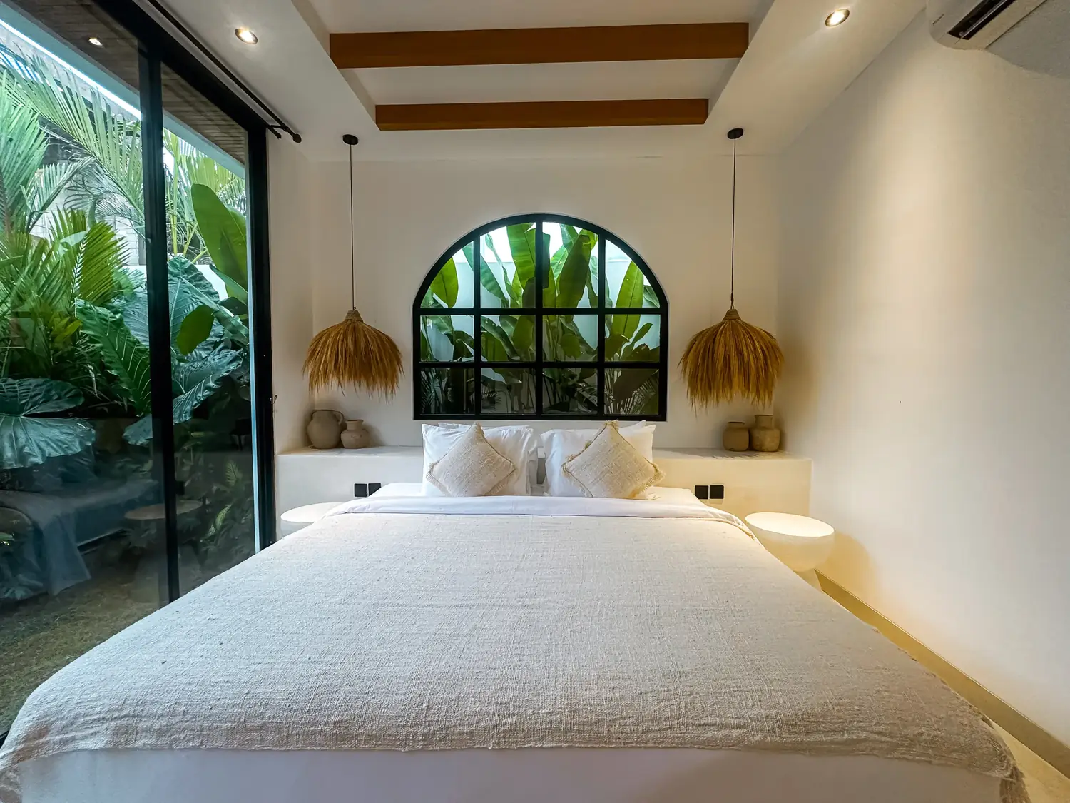 VERA VILLA, Pererenan, Bali — photo 18