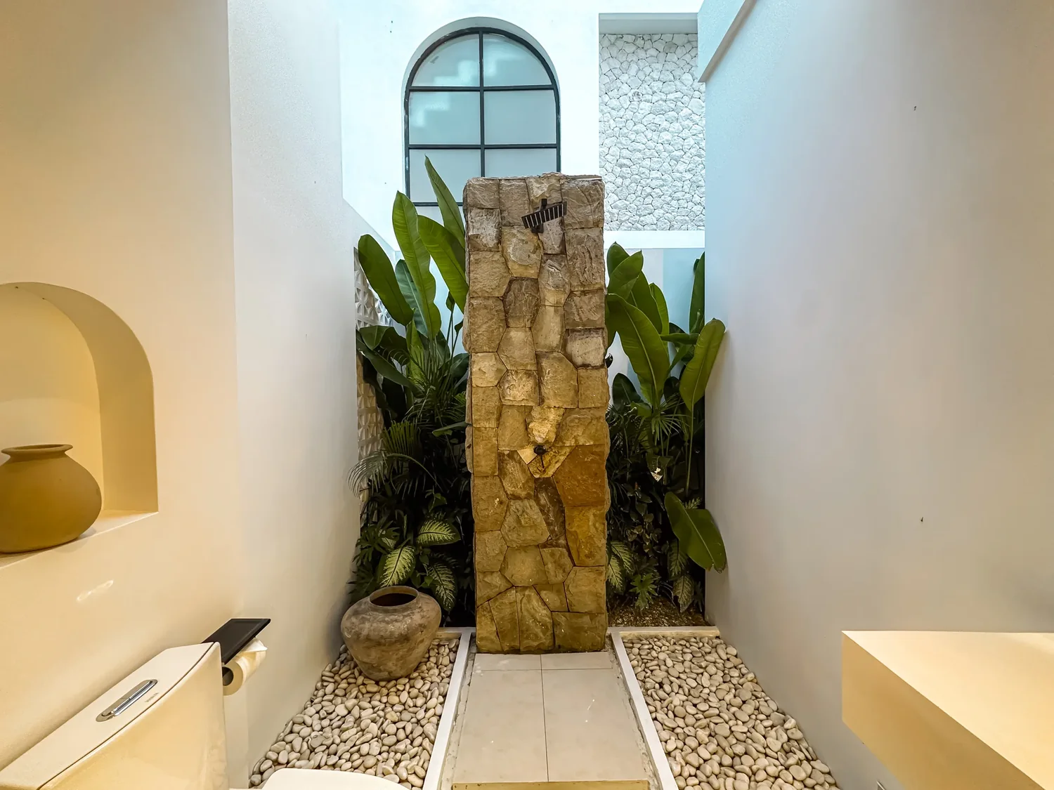 VERA VILLA, Pererenan, Bali — photo 22