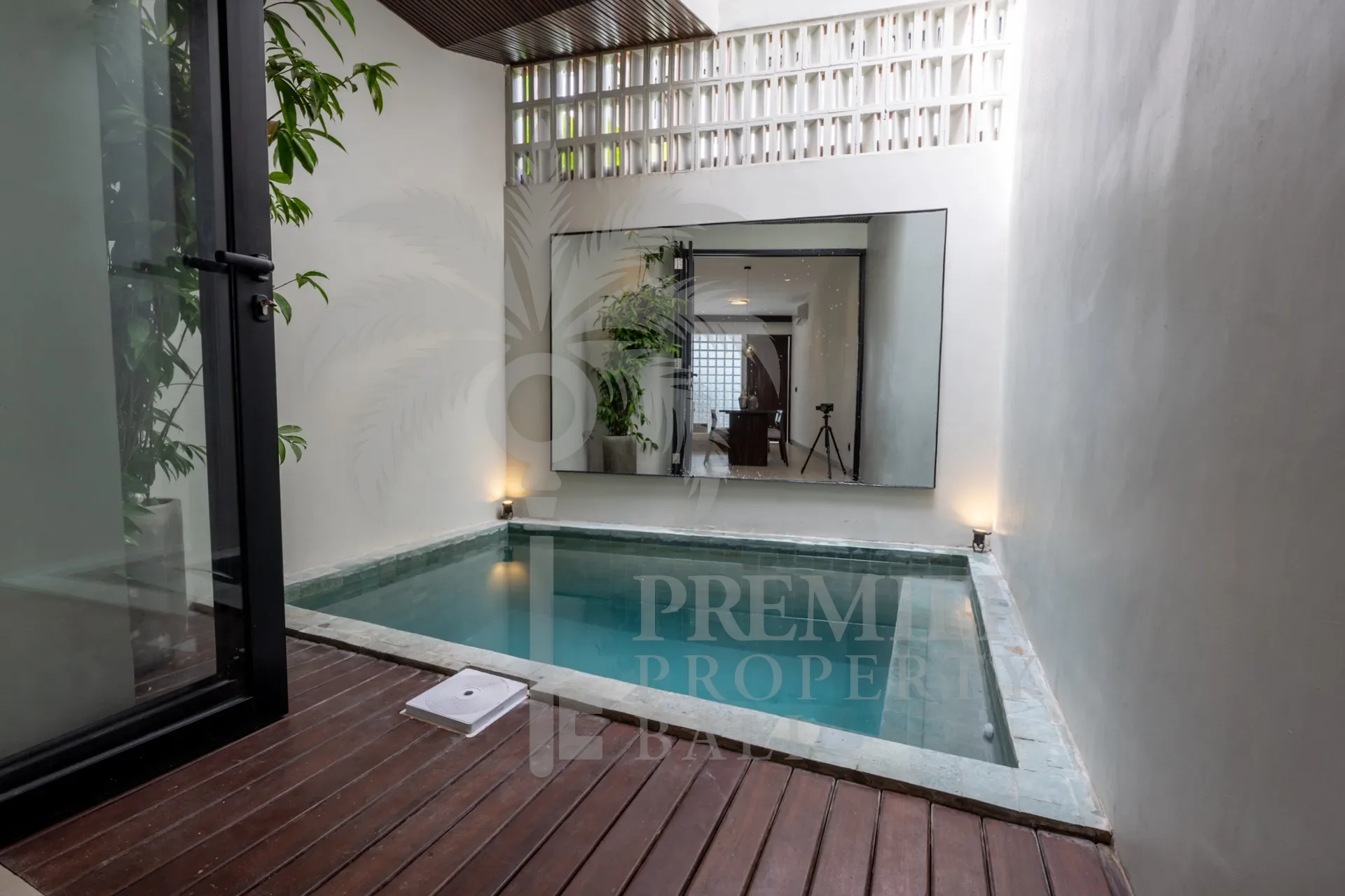 ARIA — turnkey loft-style 1BR with unique open-plan tropical design — Berawa, Bali (photo 1)