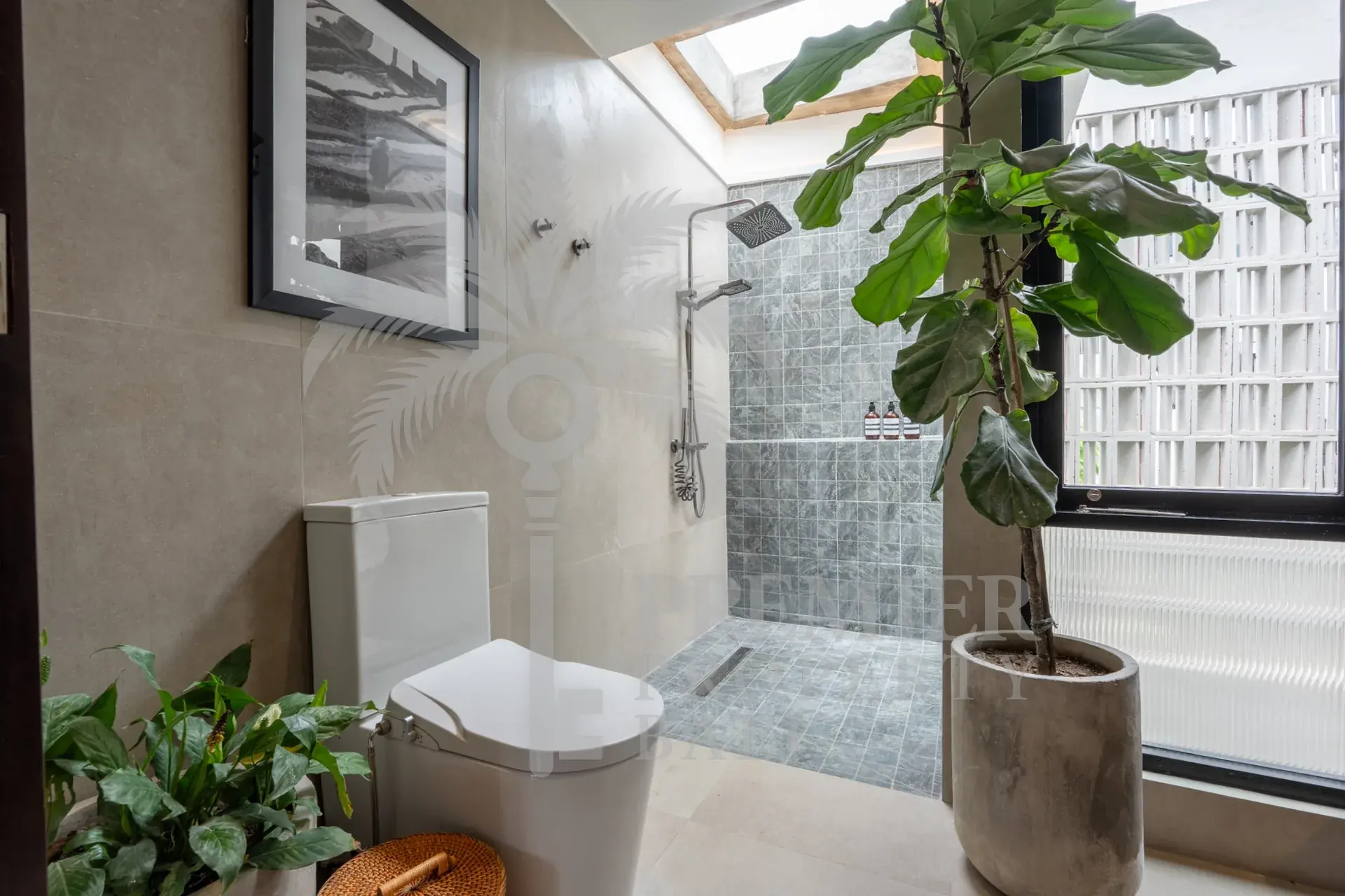 ARIA — turnkey loft-style 1BR with unique open-plan tropical design — Berawa, Bali (photo 5)