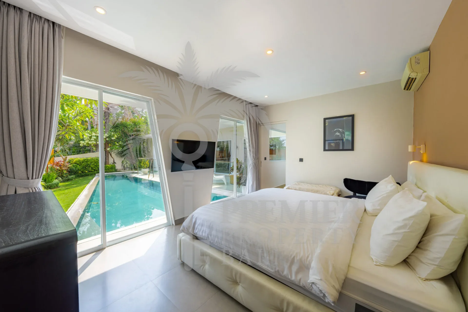 KIANA — 3BR family villa with 37-year guaranteed lease, fully furnished — Berawa, Bali (photo 3)