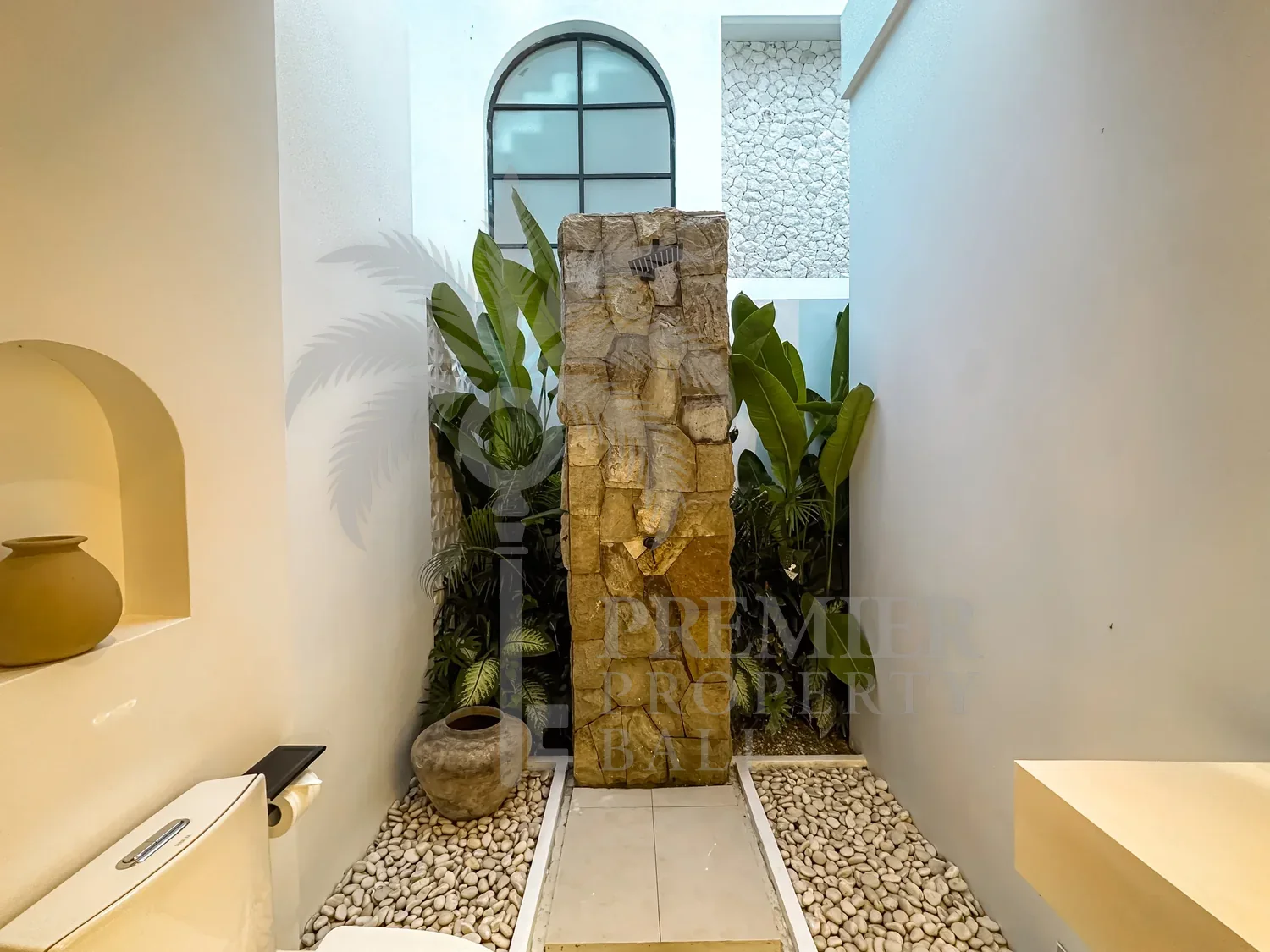 VERA VILLA, Pererenan, Bali — photo 22