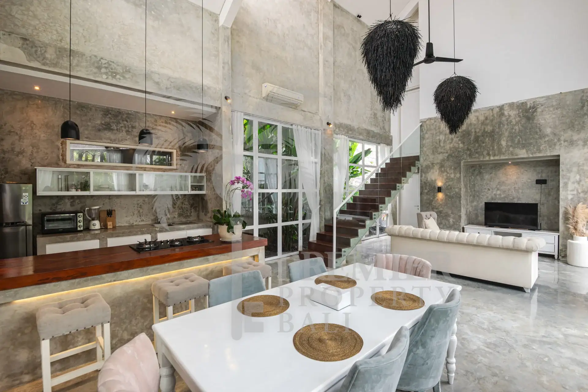 CASA VIRA — spacious 4-bedroom modern family estate — Umalas, Bali (photo 5)