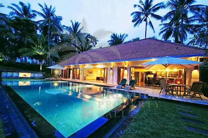 SALOKA — absolute beachfront freehold estate, 6 bedrooms, timeless Balinese design — Tabanan, Bali (photo 5)