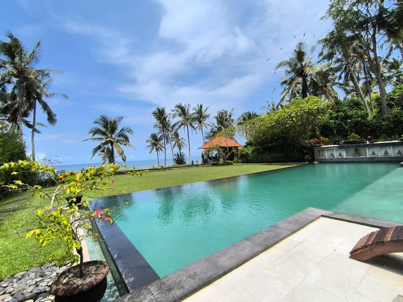 SALOKA — absolute beachfront freehold estate, 6 bedrooms, timeless Balinese design — Tabanan, Bali (photo 2)