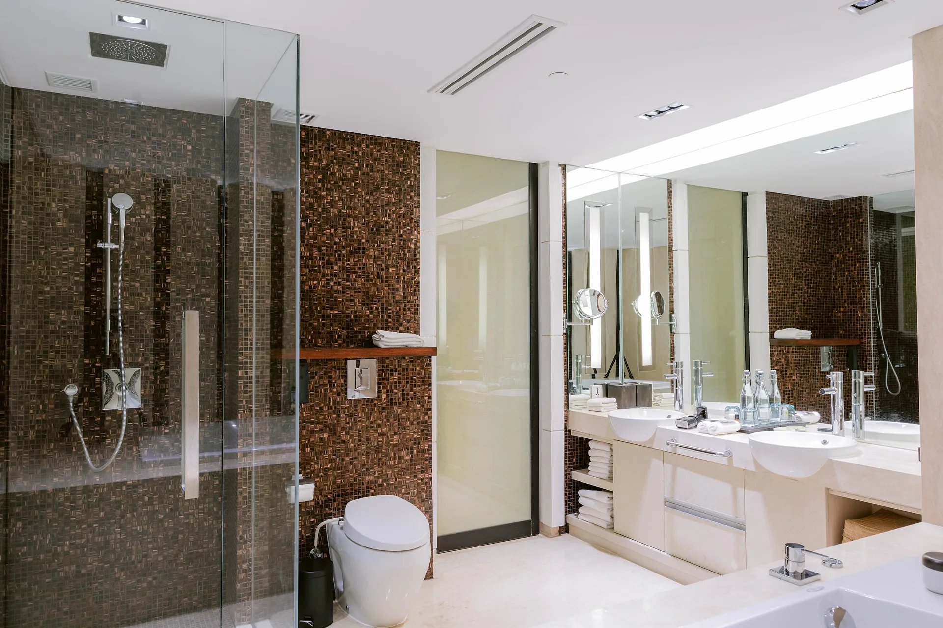 AZURE — spacious 1BR oceanfront suite inside a luxury resort — Canggu, Bali (photo 4)