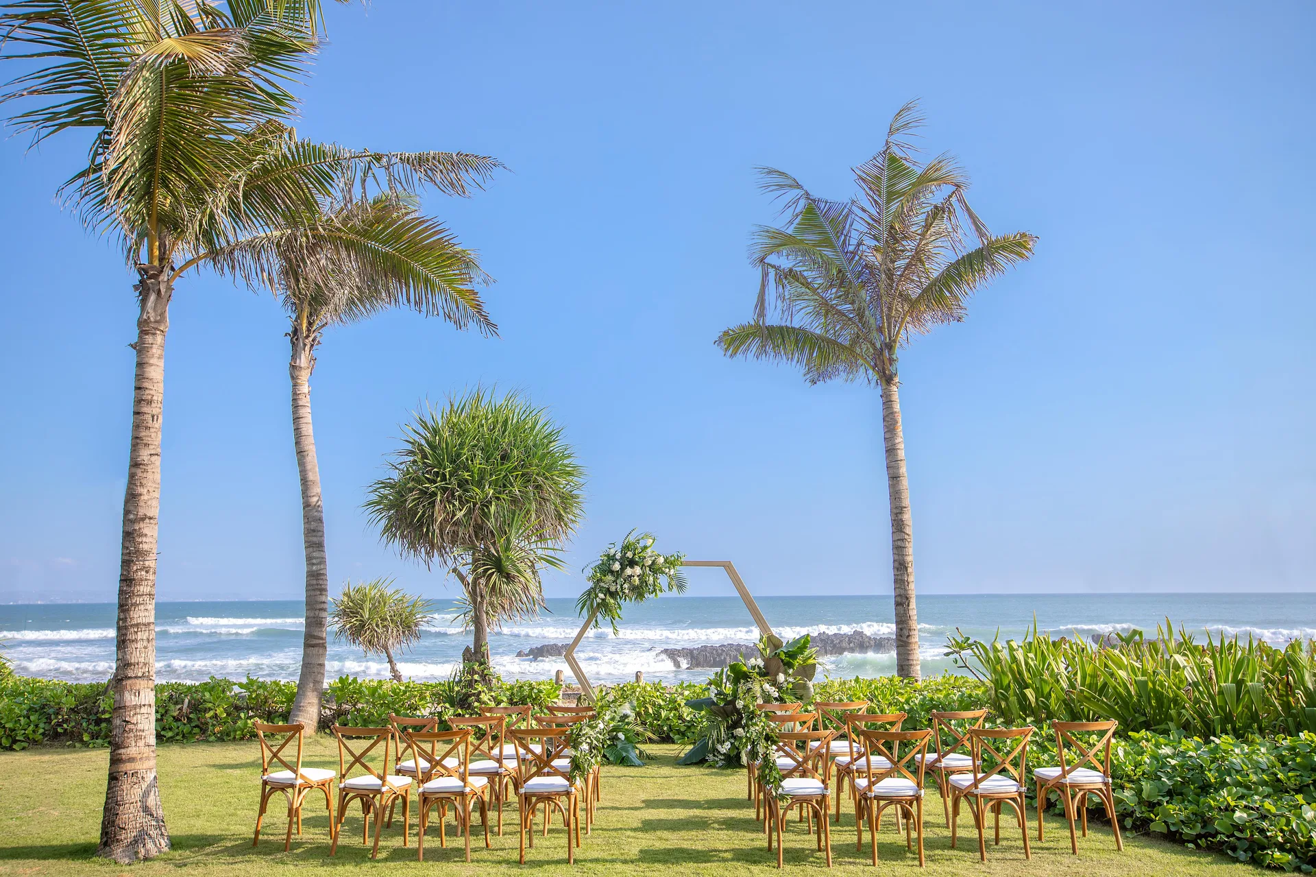 AZURE — spacious 1BR oceanfront suite inside a luxury resort — Canggu, Bali (photo 5)