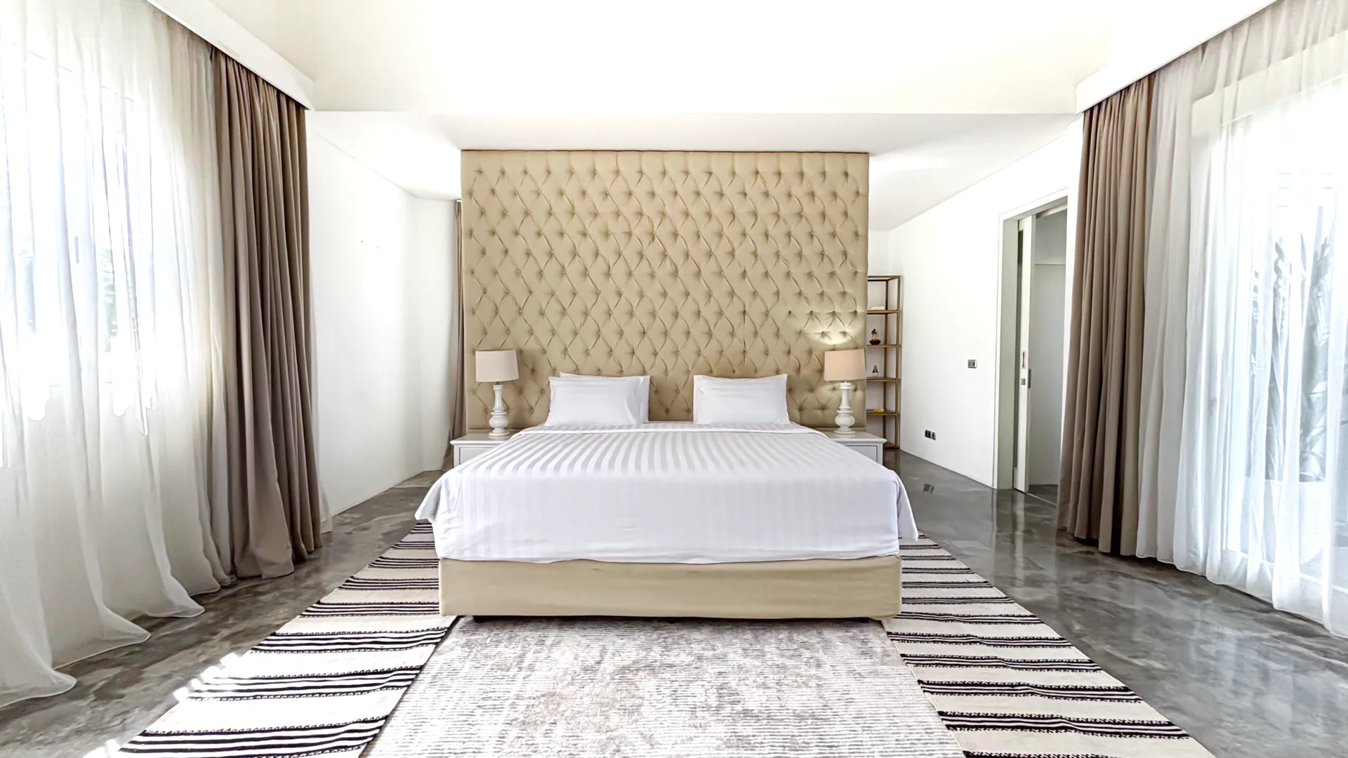 CASA VIRA — spacious 4-bedroom modern family estate — Umalas, Bali (photo 4)
